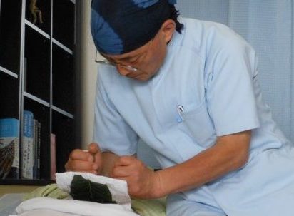 操体法の施術シーン